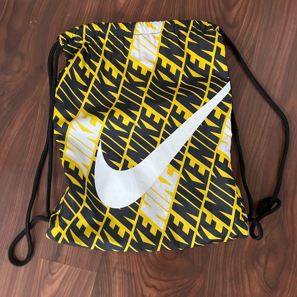 Nike Other - NIKE Black & Yellow Drawstring Gymbag